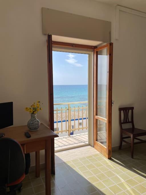 Panoramico Appartamento Lido Conchiglie Gallipoli Exterior foto